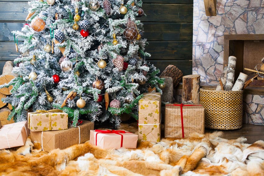 4 avantages de choisir un sapin de Noël en bois comme objet de décoration