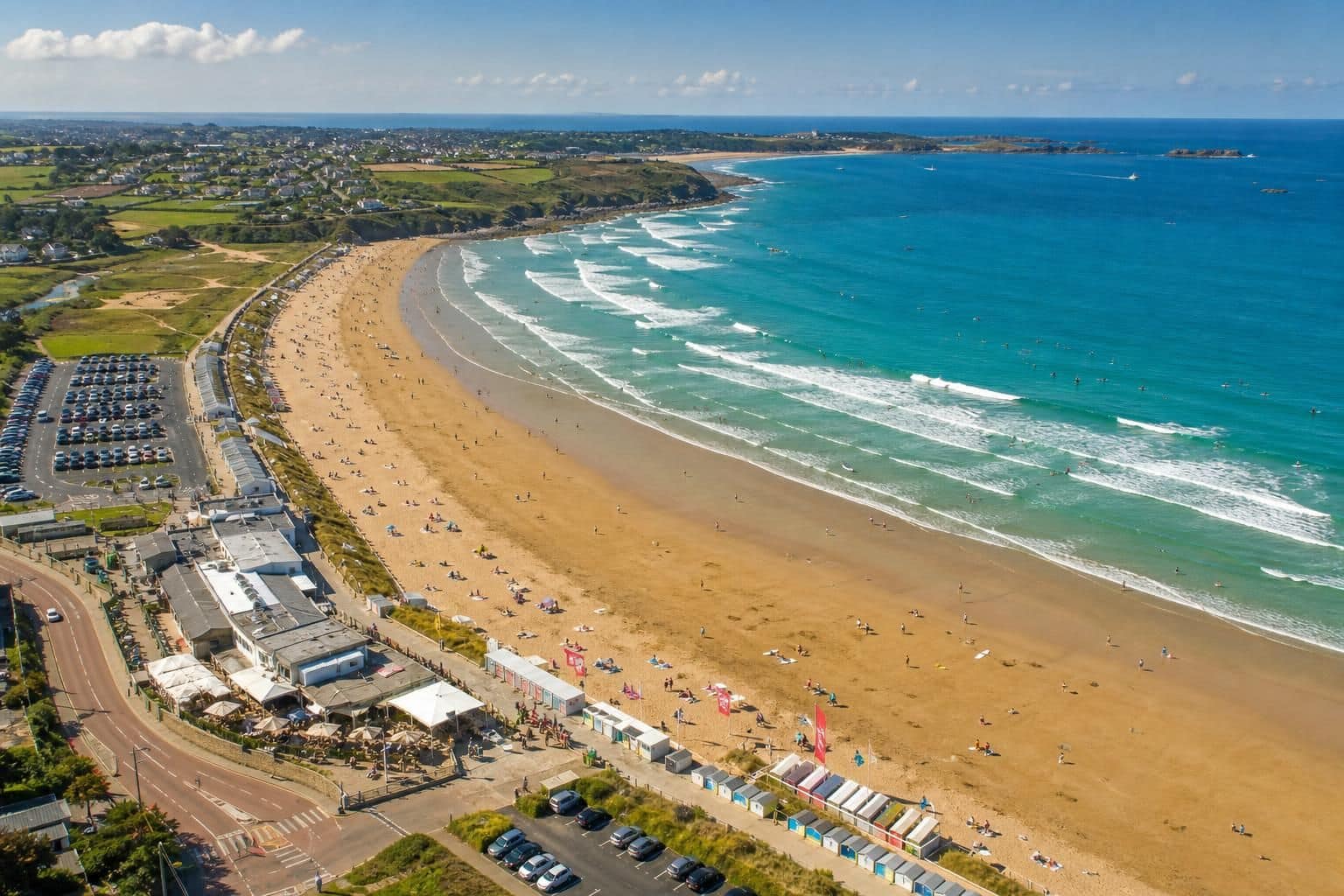 découvrez les charmes de guernesey et jersey pour un week-end inoubliable. comparez leurs attractions, plages, et activités pour choisir l'île qui correspond le mieux à vos envies.