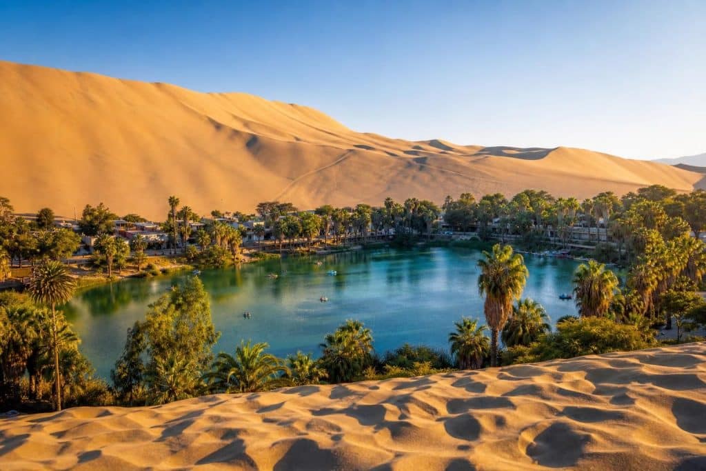 Huacachina au Pérou : l&rsquo;oasis de sable en plein désert, mythe ou réalité ?