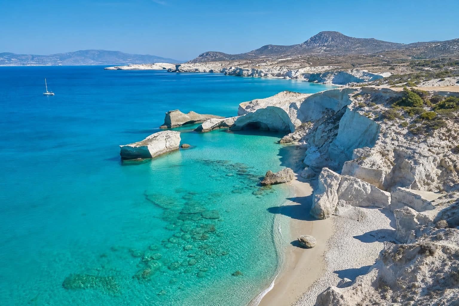 découvrez nos meilleures destinations en octobre pour profiter du soleil en toute tranquillité, loin de la foule et des sites touristiques bondés.
